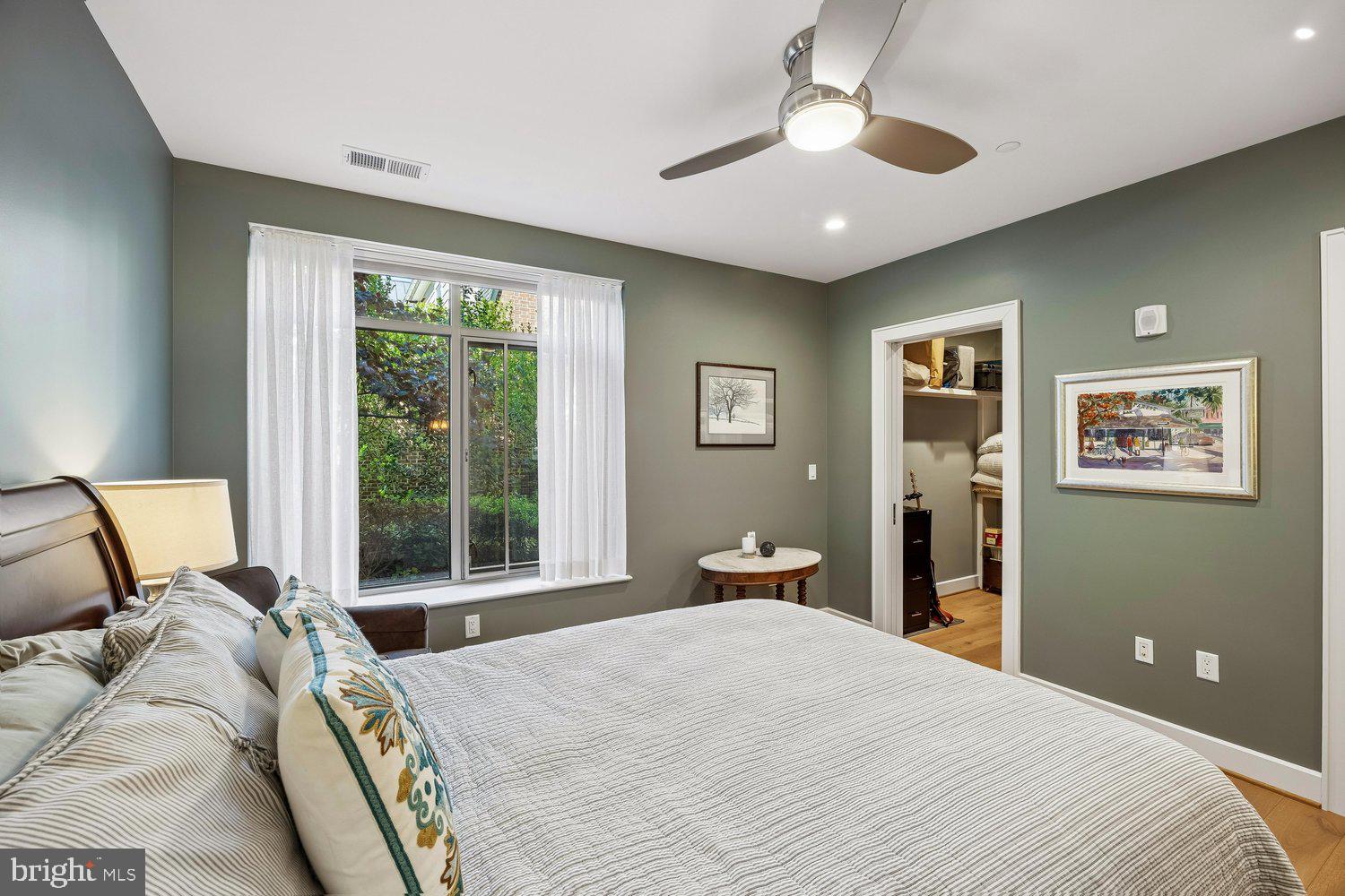 MURRAY HILL - Residential