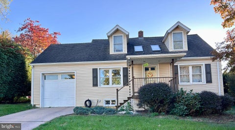 Photo of 6 Ridgeway Drive, YORK, PA 17404 (MLS # PAYK2113876)