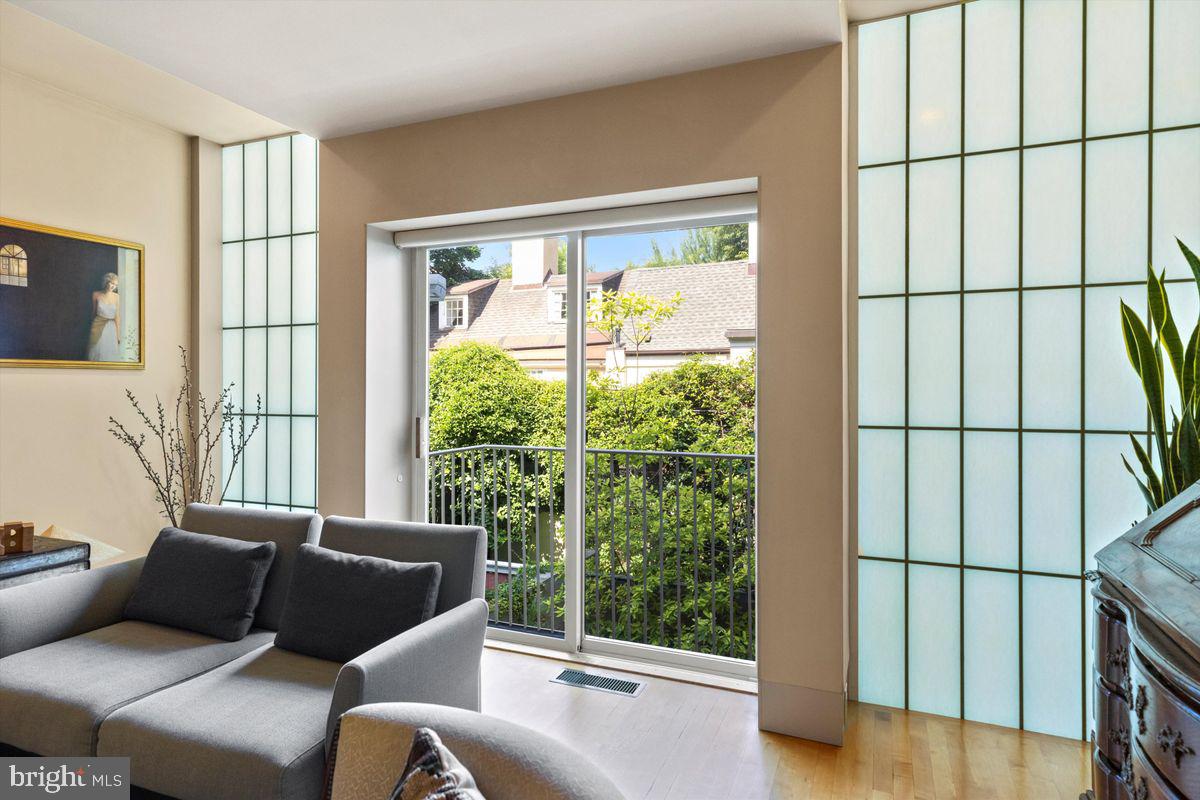 WASHINGTON SQ WEST - Residential