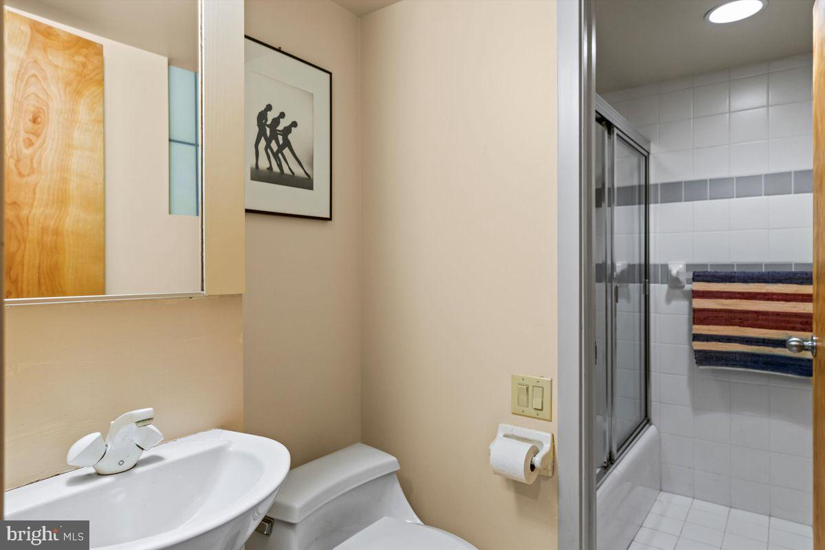 WASHINGTON SQ WEST - Residential