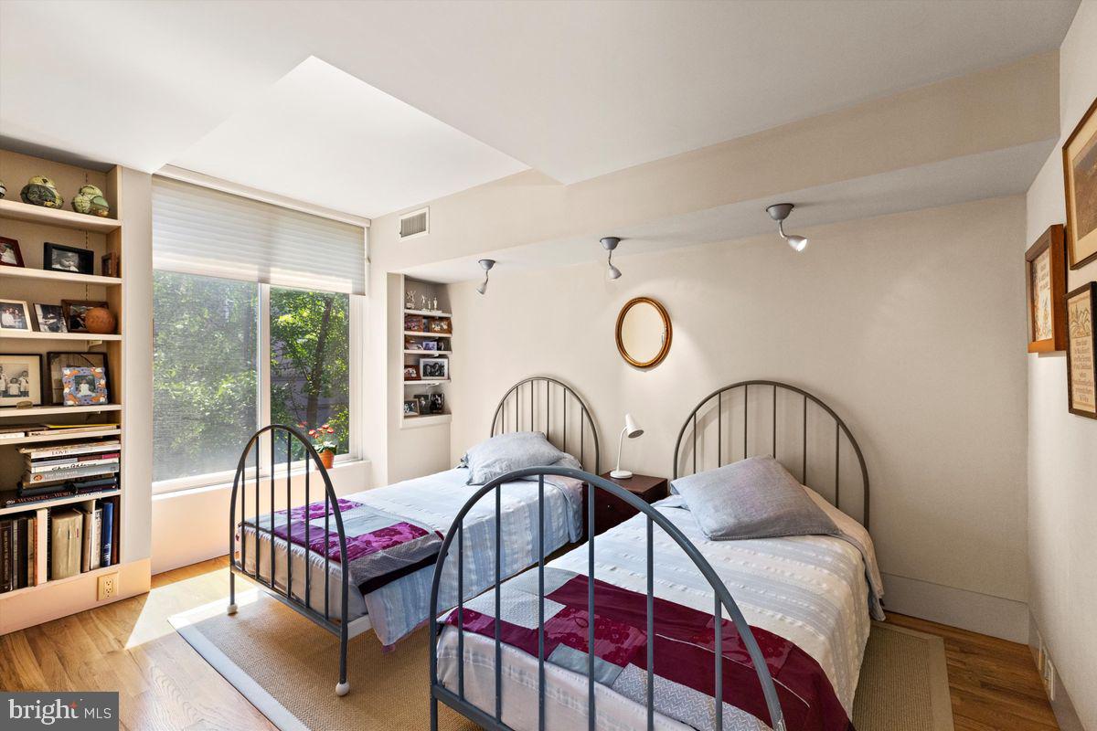 WASHINGTON SQ WEST - Residential