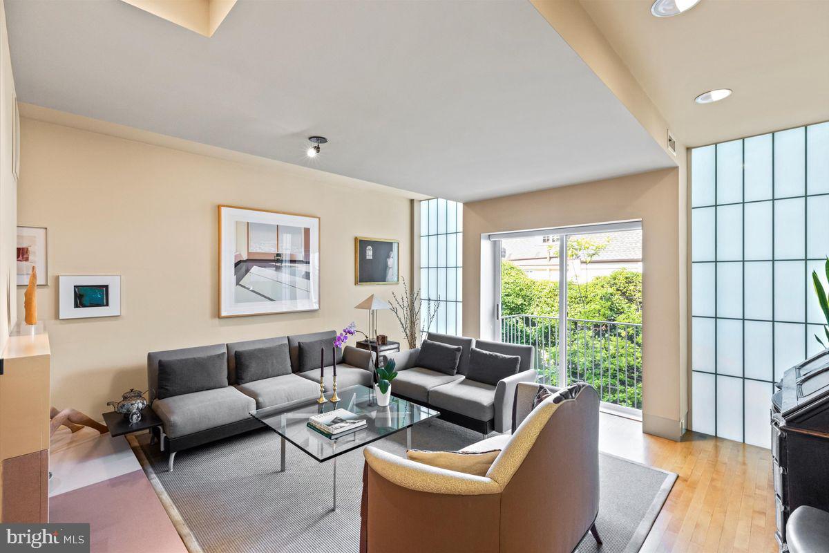 WASHINGTON SQ WEST - Residential