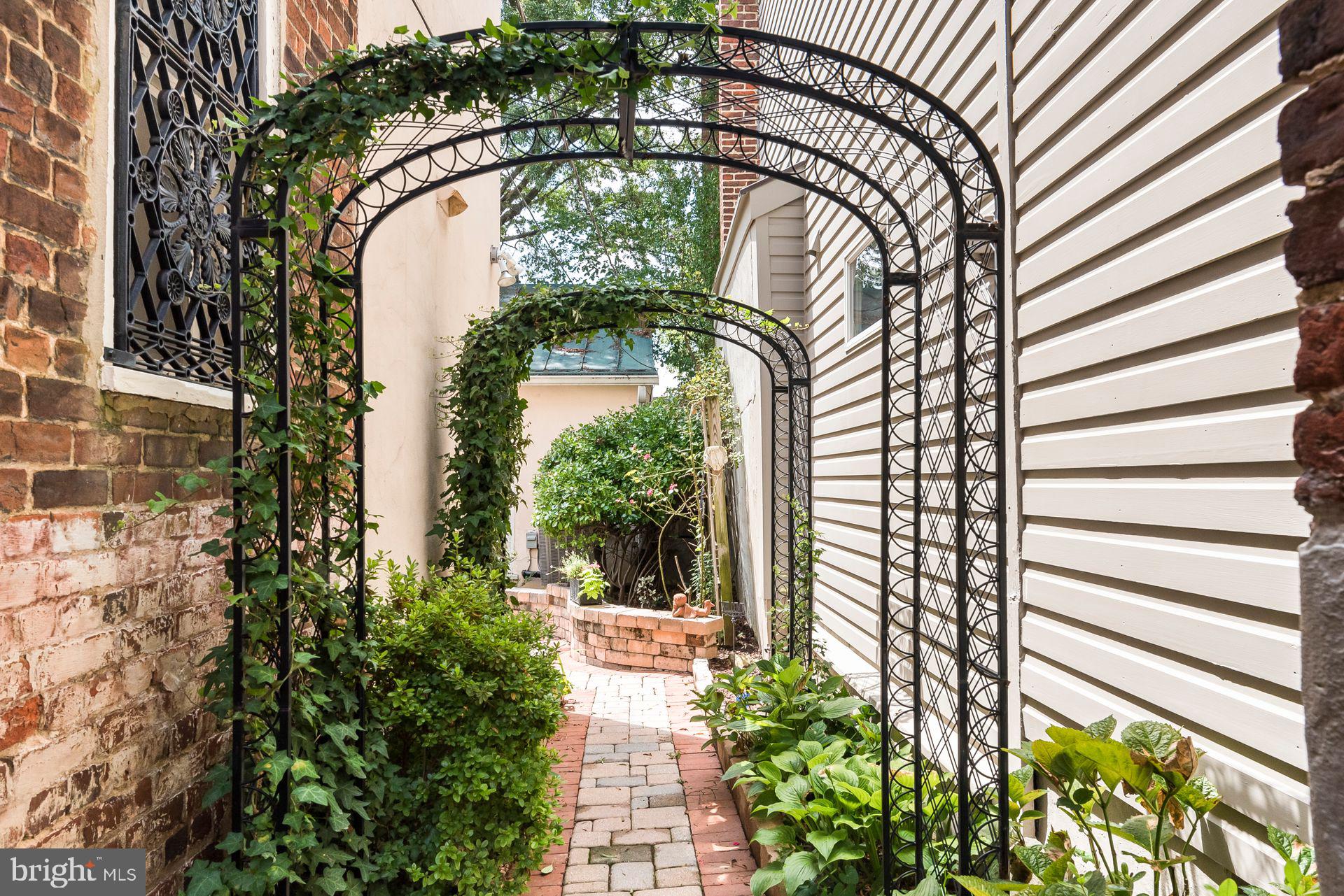 HISTORIC DISTRICT - Residential