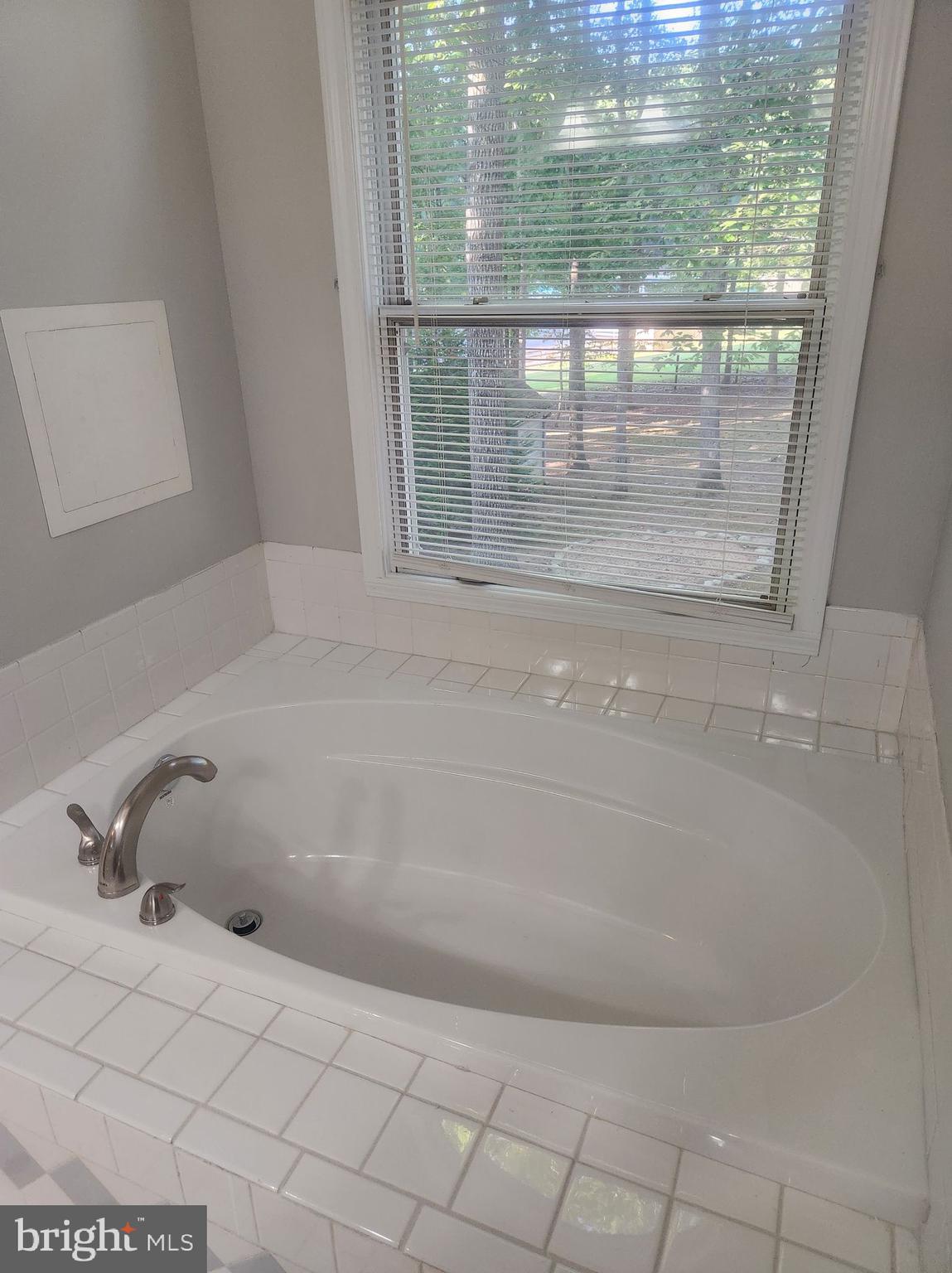 LAKE OF THE WOODS - Residential Lease