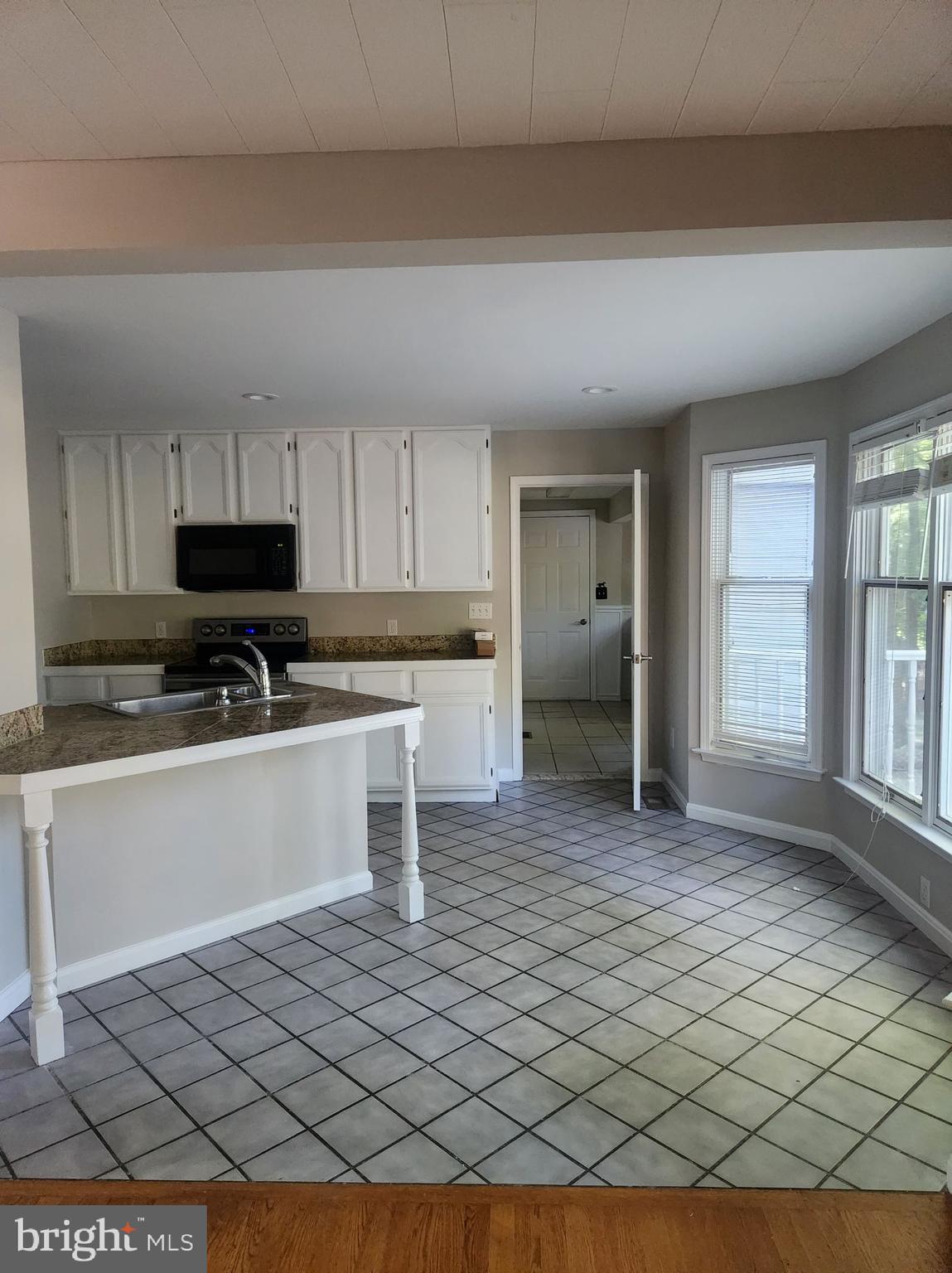 LAKE OF THE WOODS - Residential Lease