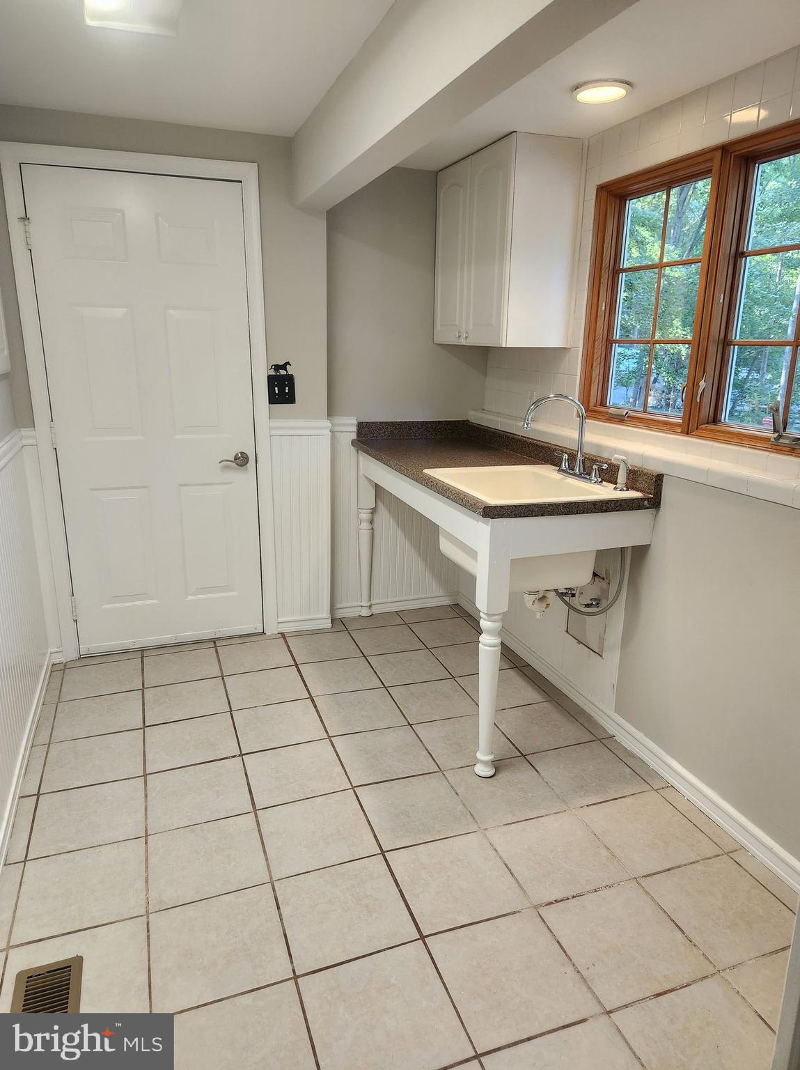 LAKE OF THE WOODS - Residential Lease