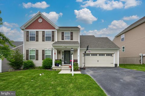 212 KENNETH DRIVE LEOLA PA 17540