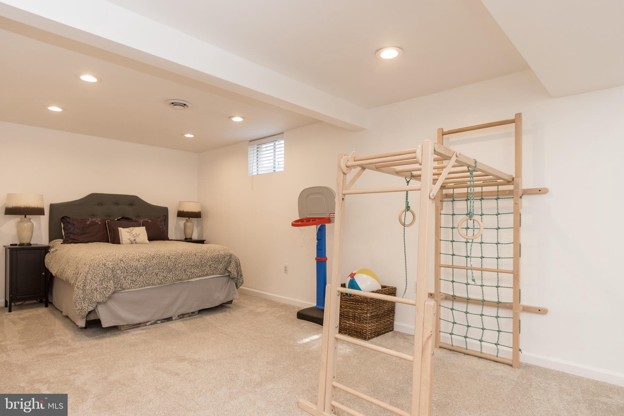 BROOKVILLE KNOLLS - Residential