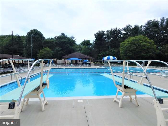 BROOKVILLE KNOLLS - Residential