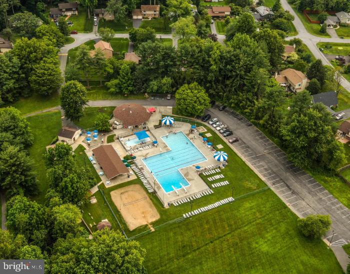 BROOKVILLE KNOLLS - Residential