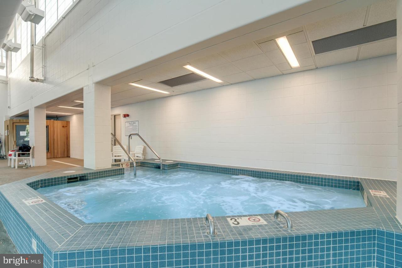 SEA COLONY WEST - Residential