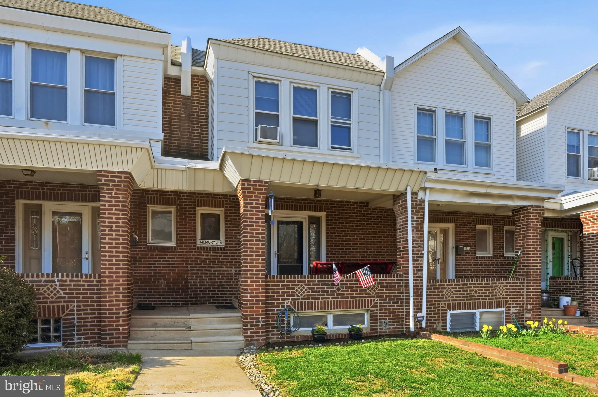 636 ROXBOROUGH AVENUE