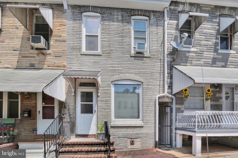 Townhouse For Sale - 1145 Chestnut Street<br/> READING, PA 19602