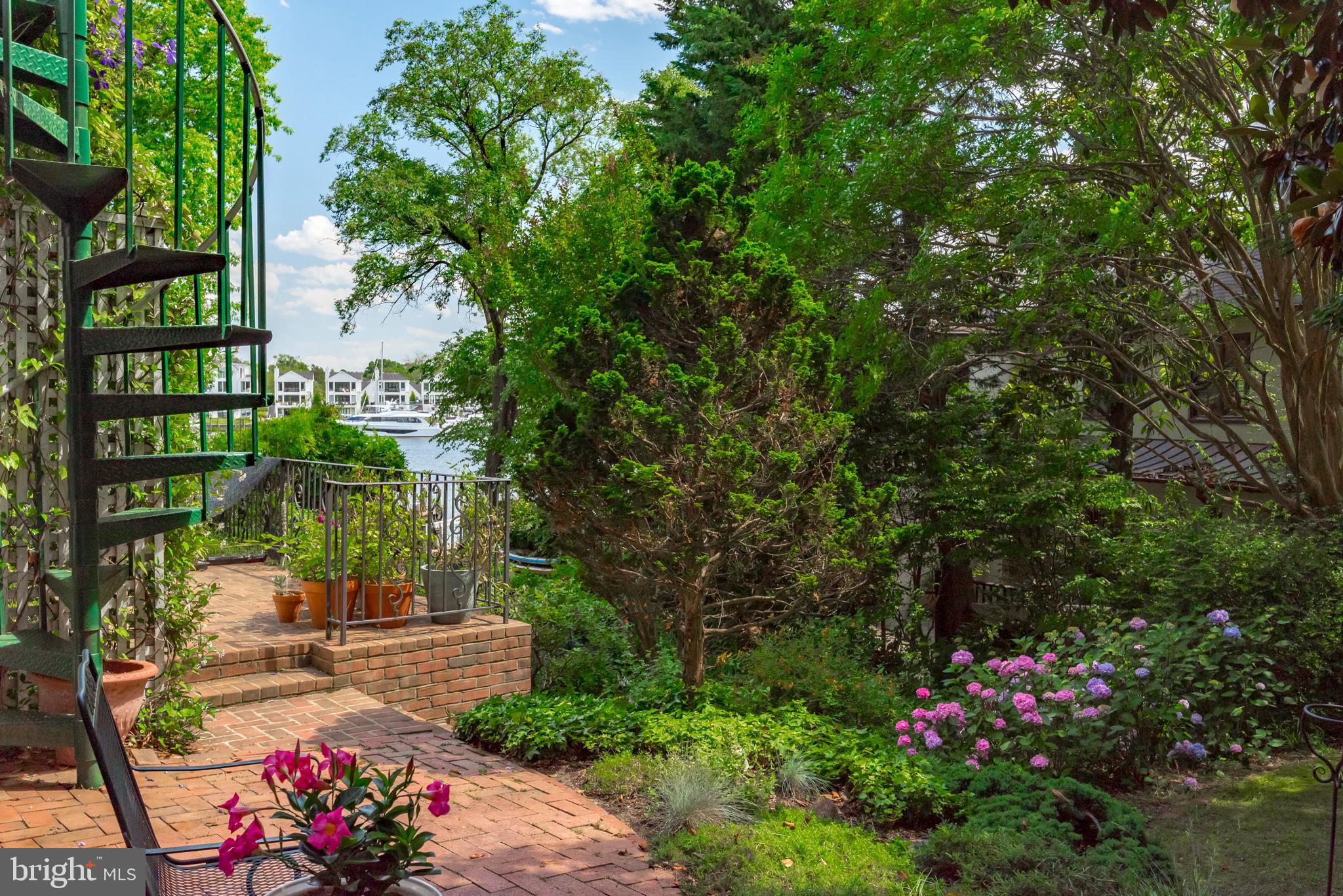 HISTORIC DISTRICT - Residential