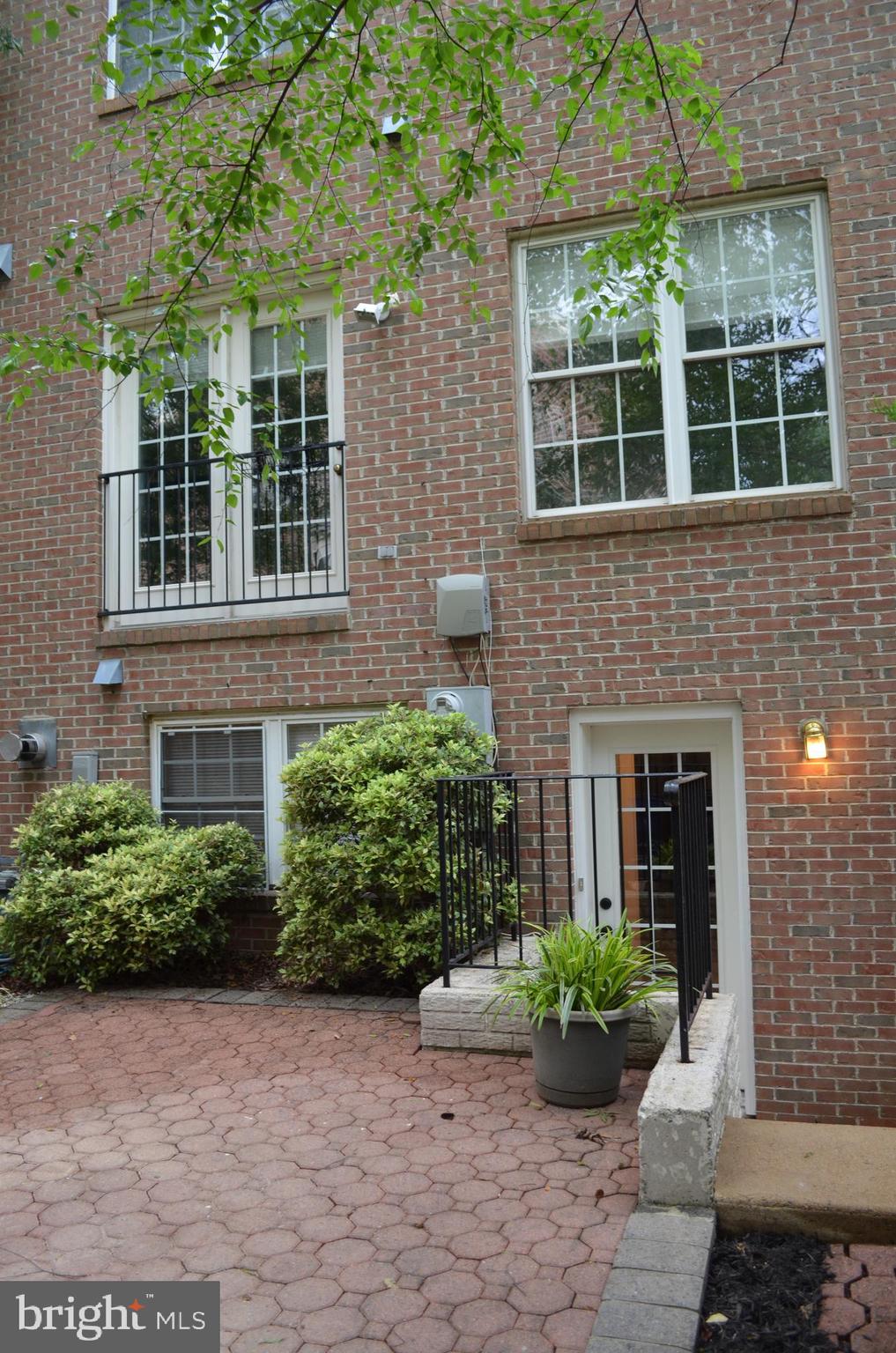 SPRING LANE TOWNHOUSES - Residential Lease