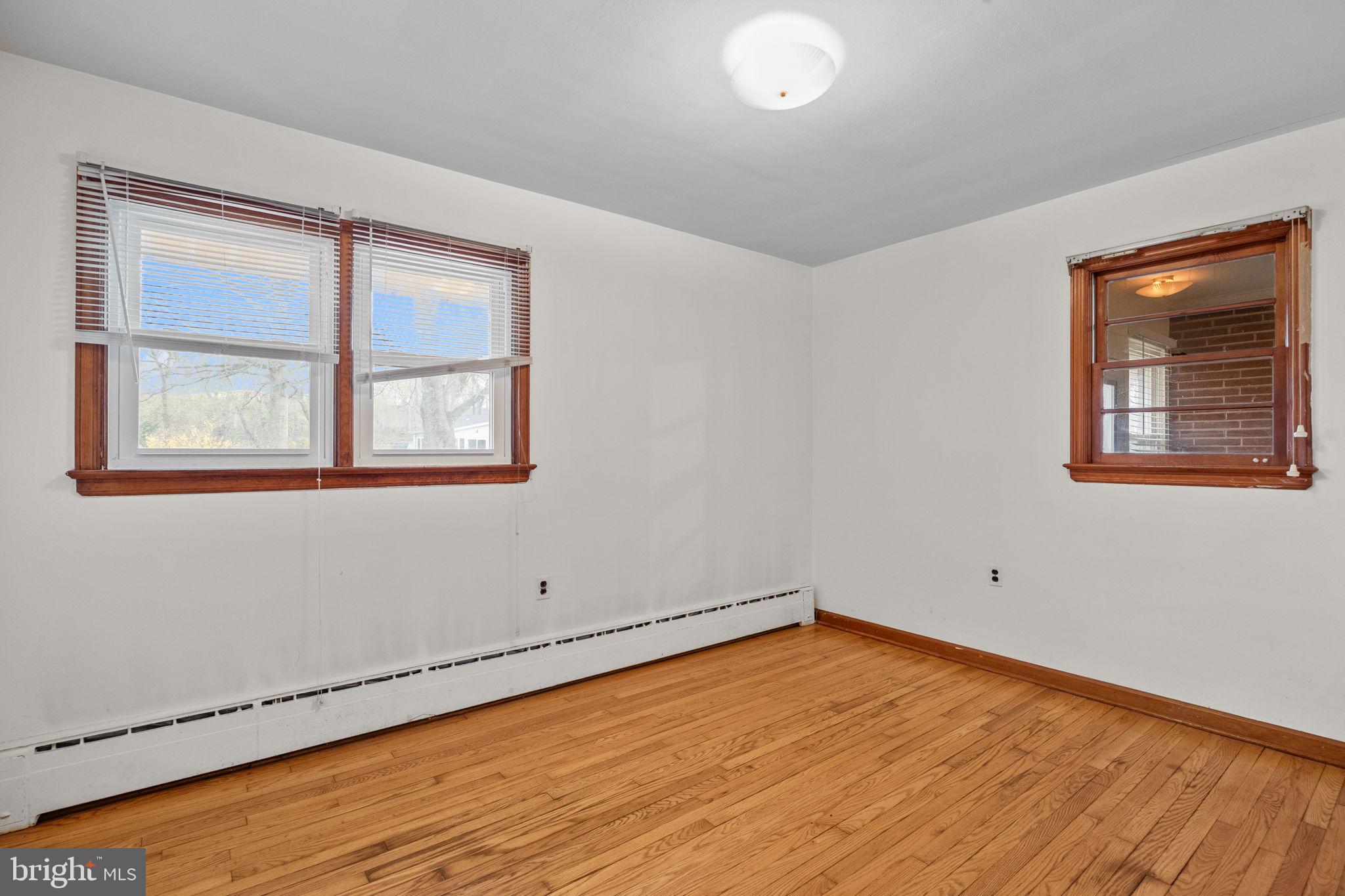 MAKEFIELD VILLAGE - Residential