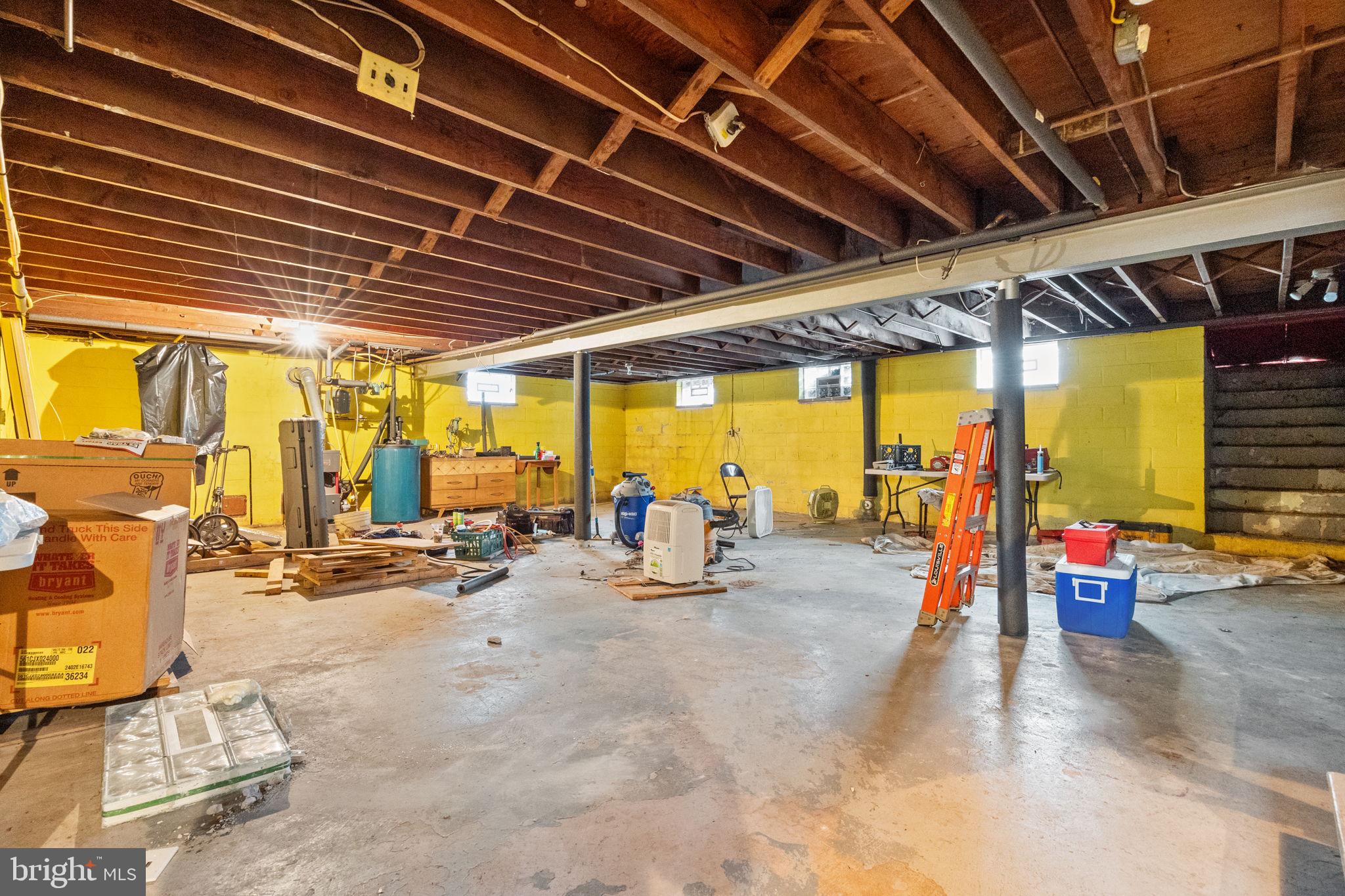 MAKEFIELD VILLAGE - Residential