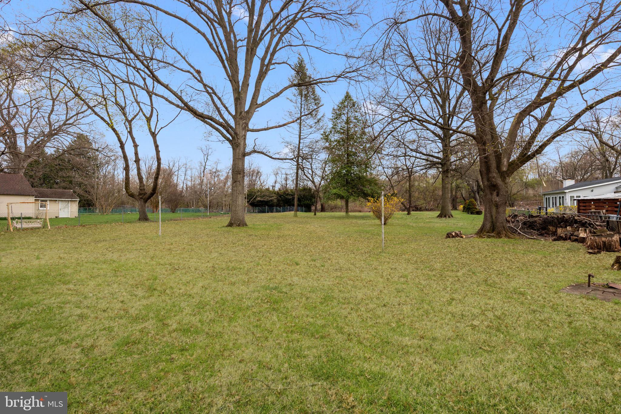 MAKEFIELD VILLAGE - Residential