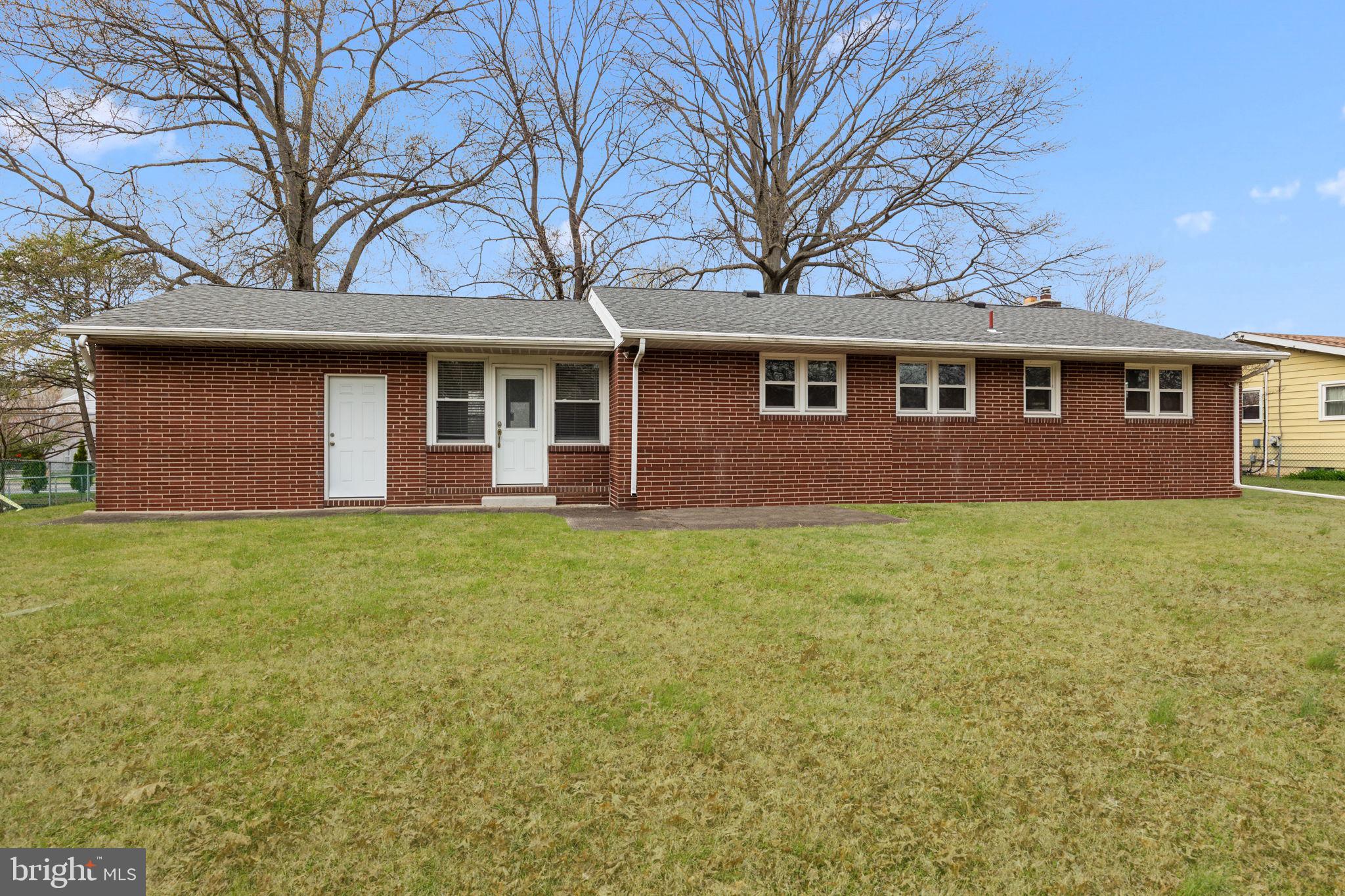 MAKEFIELD VILLAGE - Residential