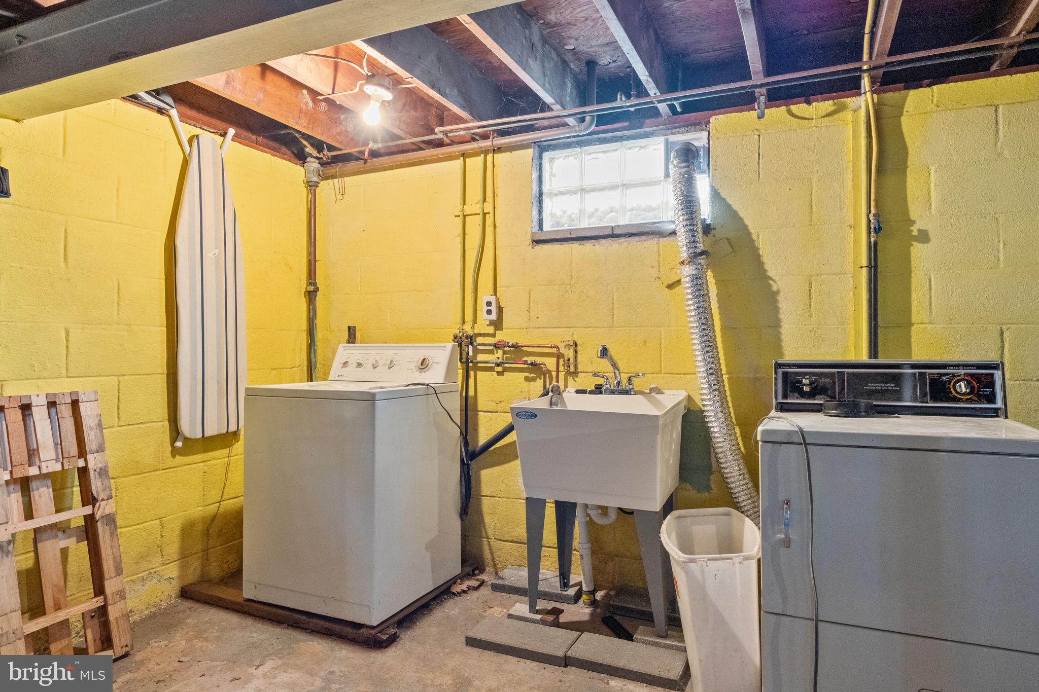 MAKEFIELD VILLAGE - Residential