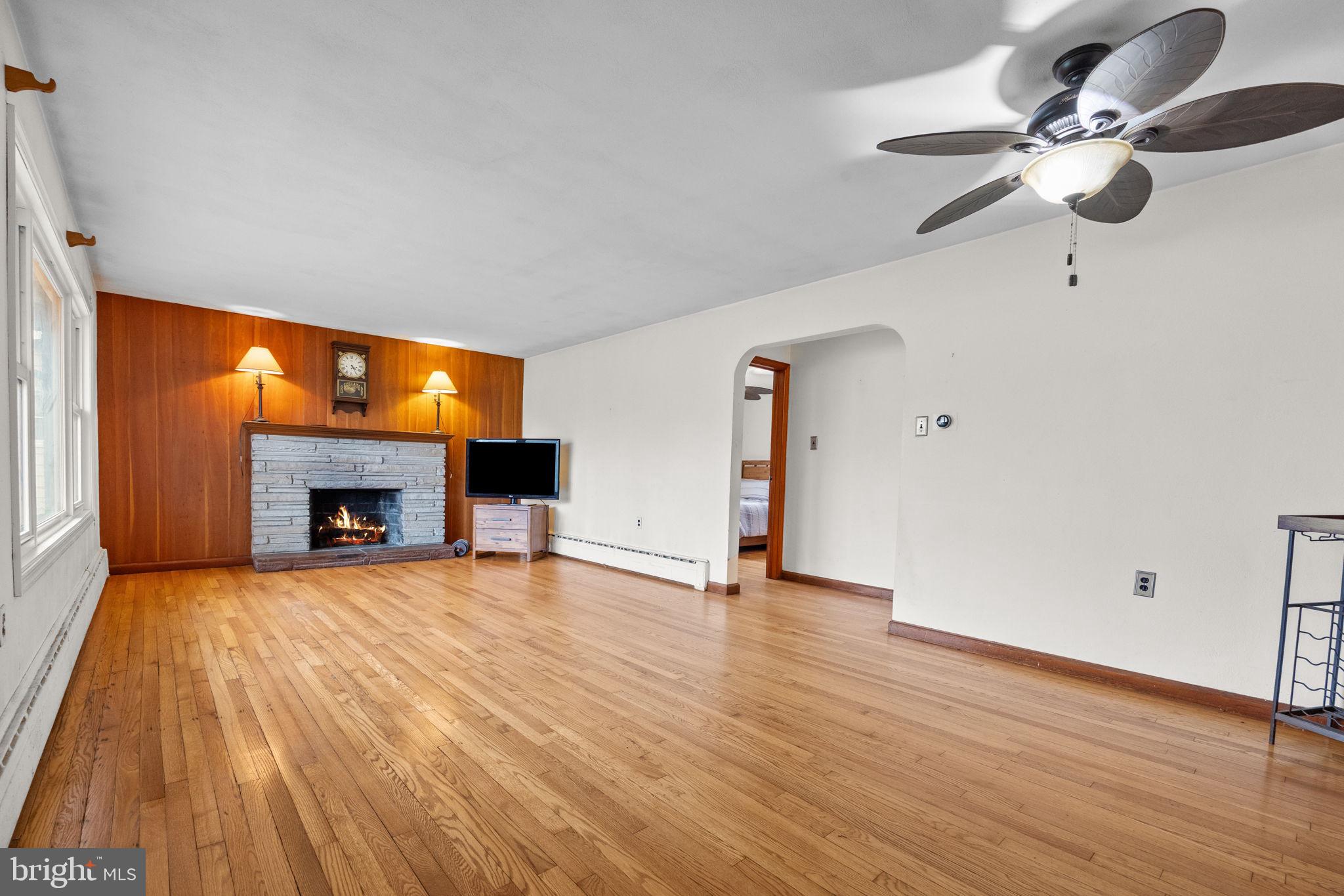 MAKEFIELD VILLAGE - Residential