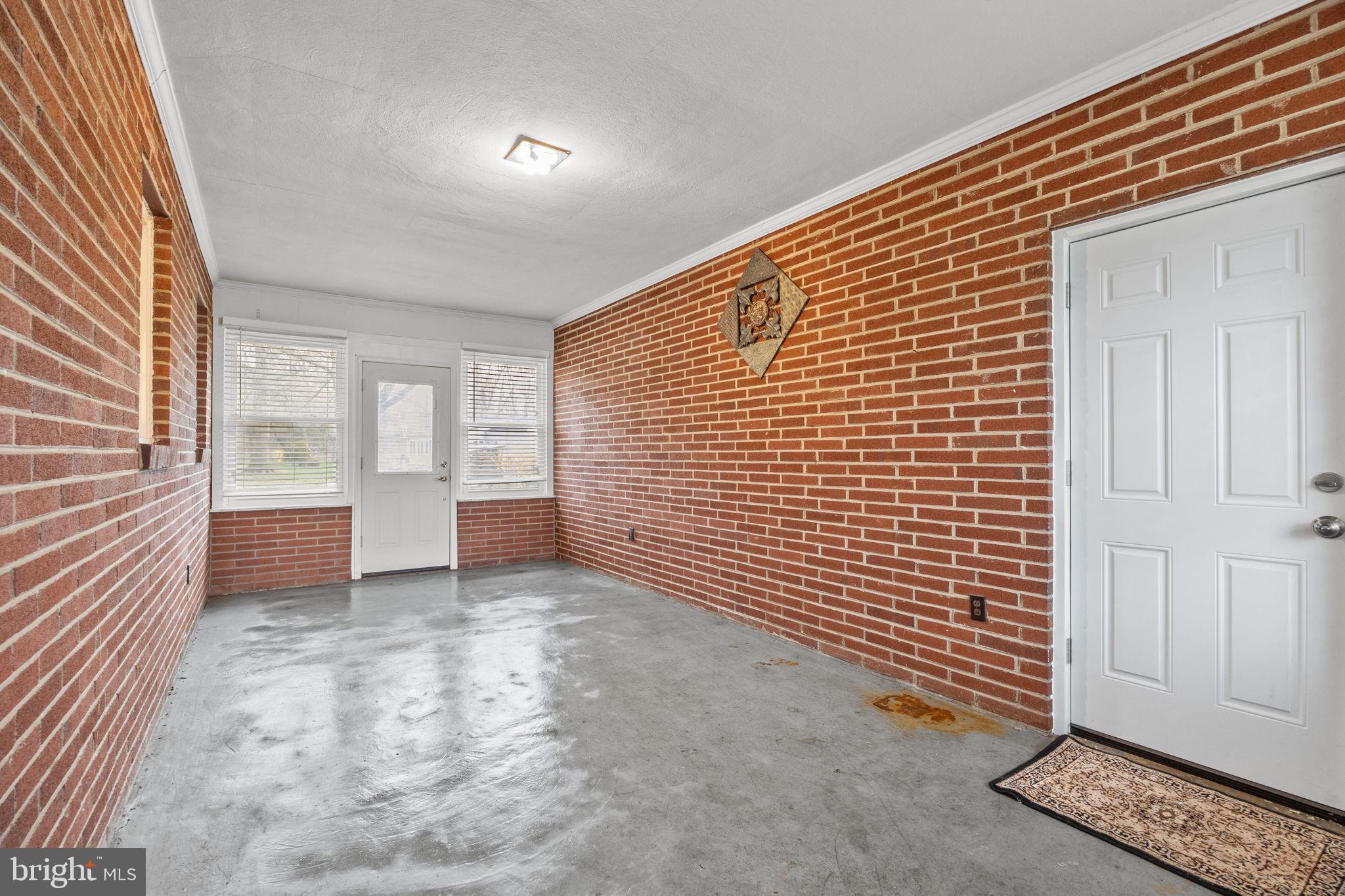 MAKEFIELD VILLAGE - Residential