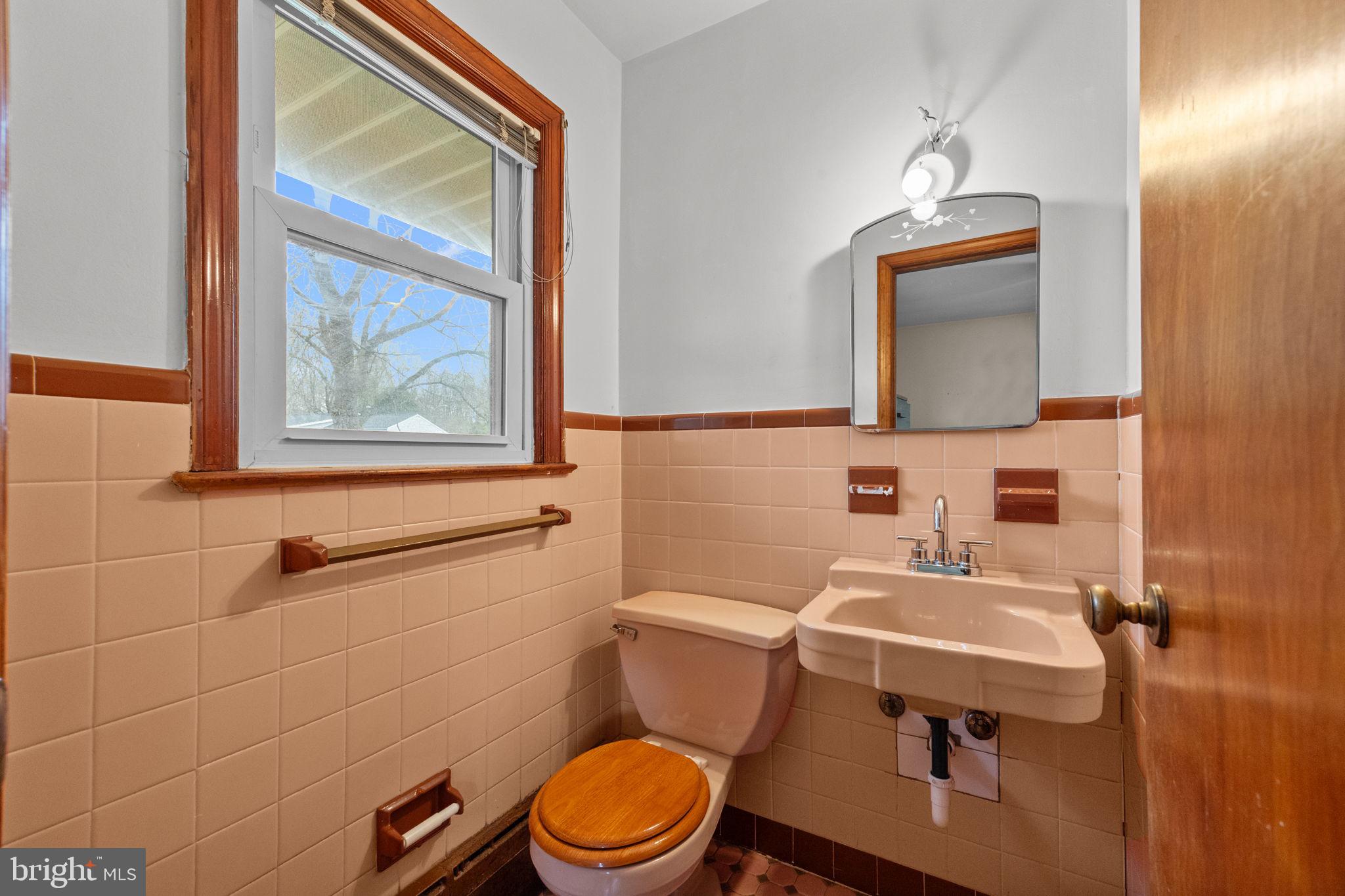 MAKEFIELD VILLAGE - Residential