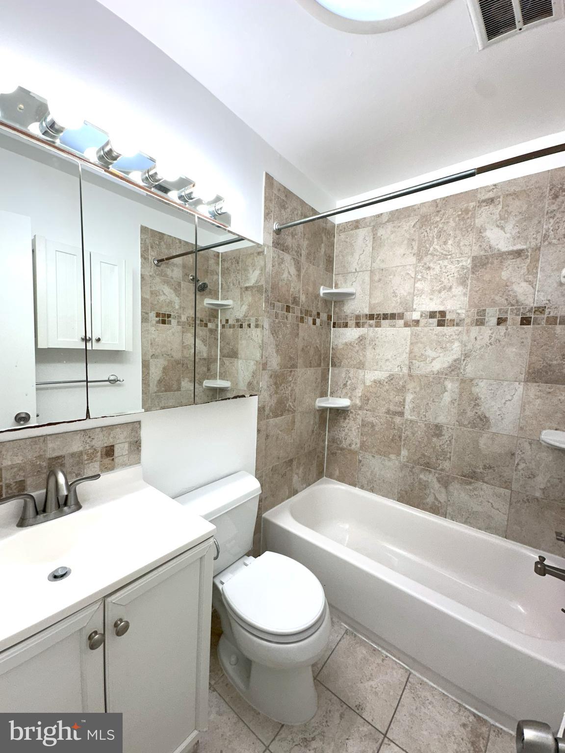 STEVENSON SQUARE - Residential Lease