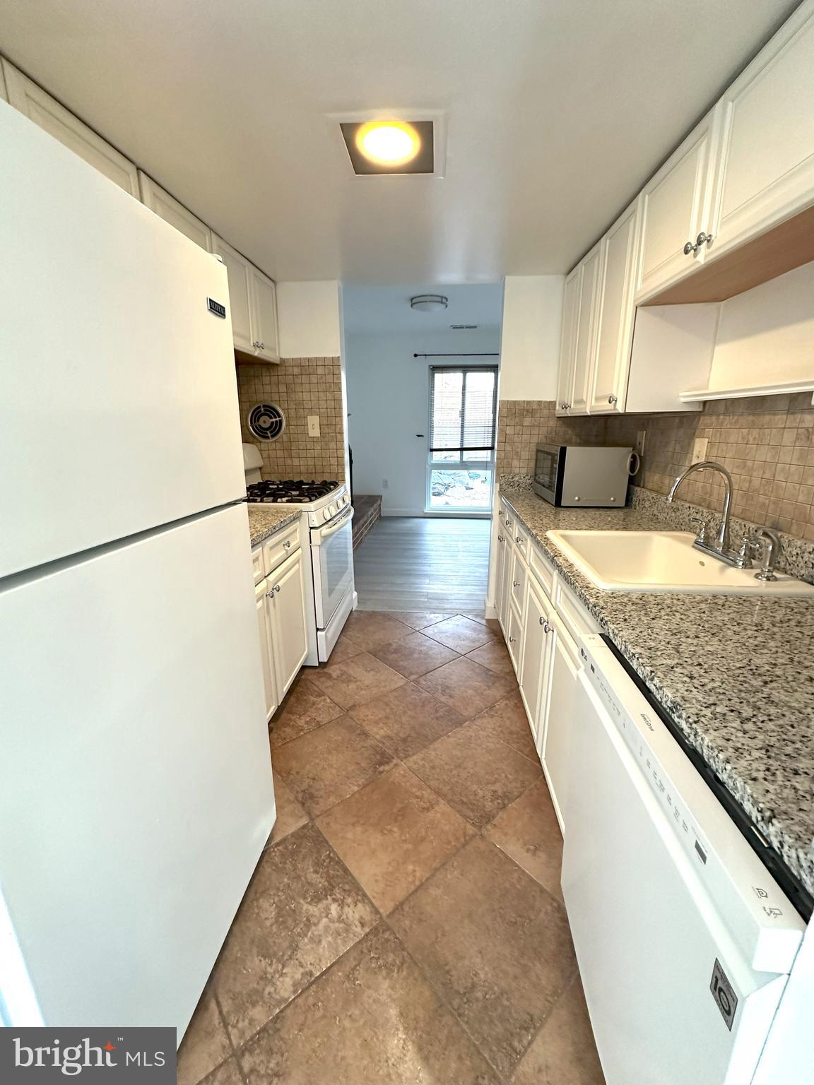 STEVENSON SQUARE - Residential Lease