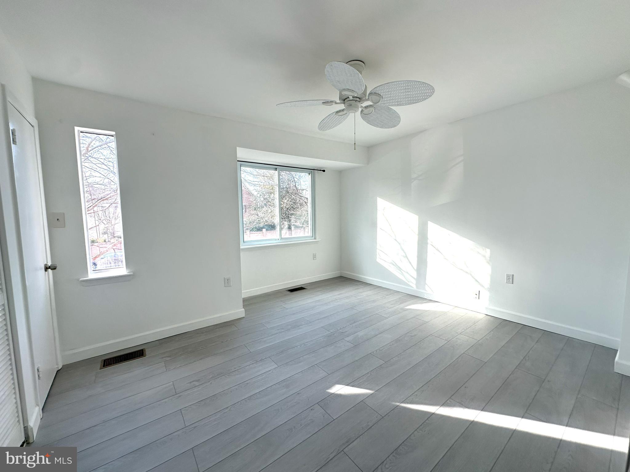 STEVENSON SQUARE - Residential Lease