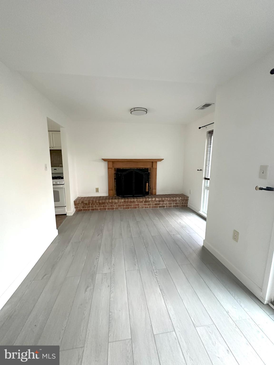 STEVENSON SQUARE - Residential Lease