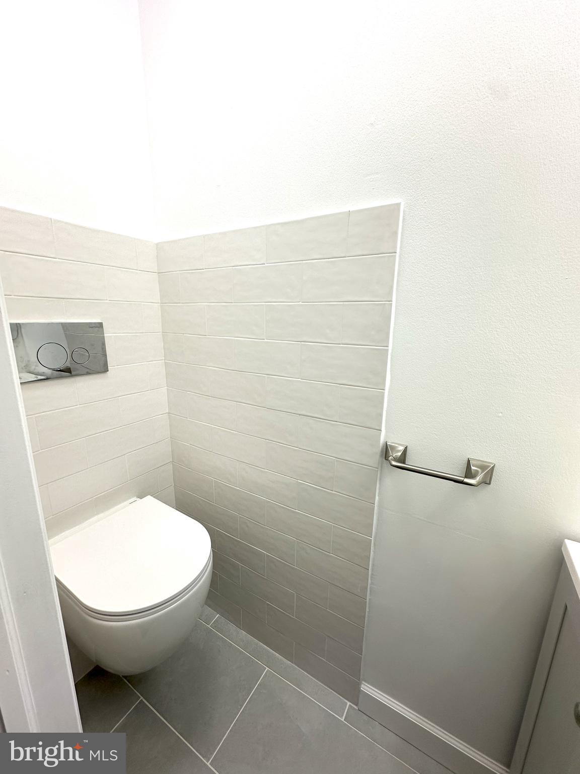 STEVENSON SQUARE - Residential Lease