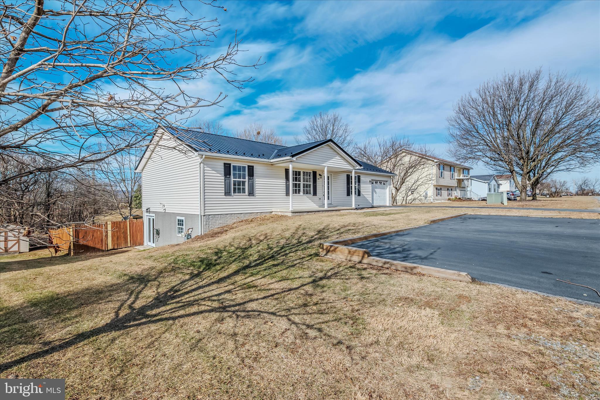 DOUGLAS OAKS - Residential