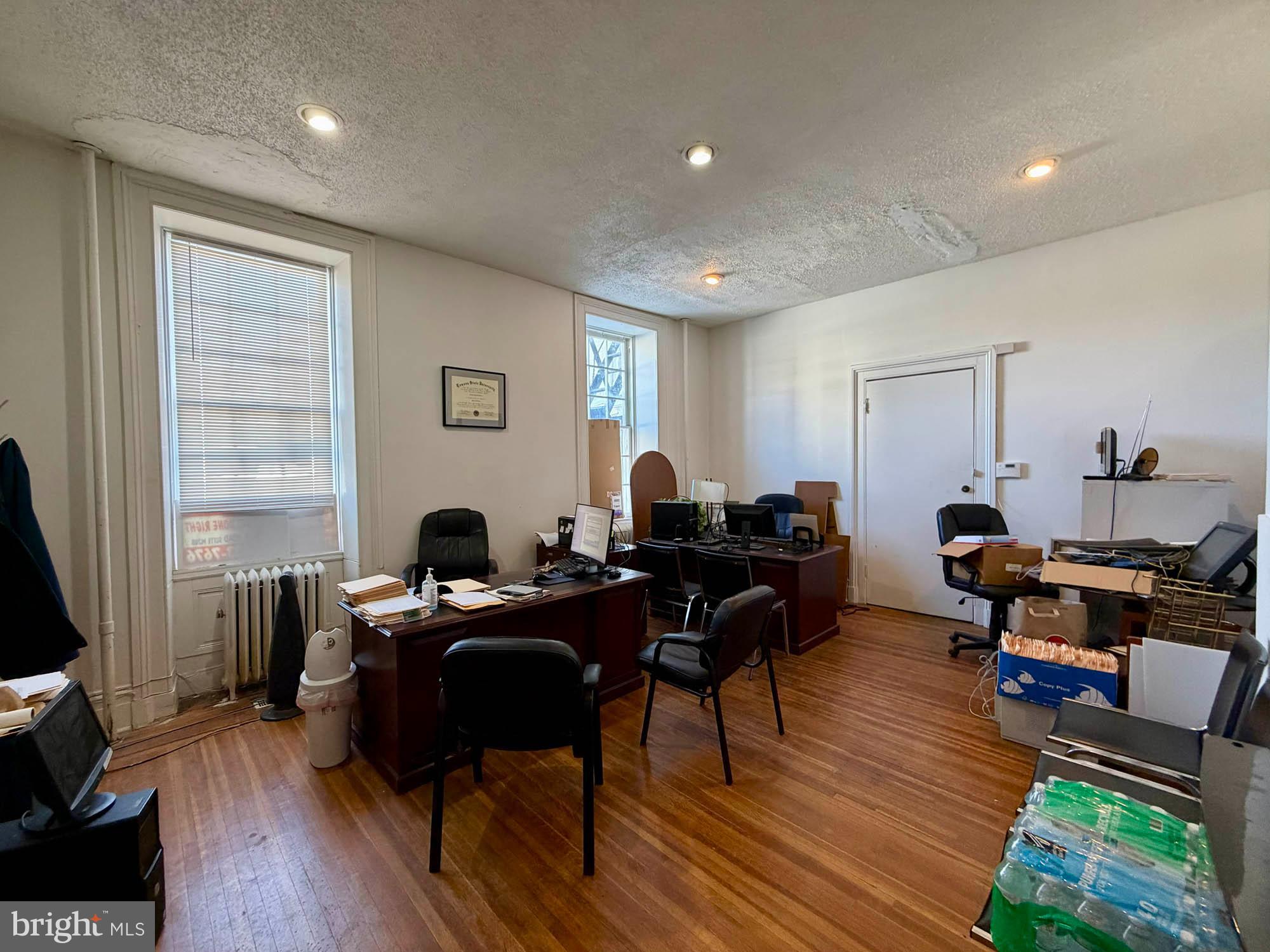 WINSTON GOVANS - Commercial Sale