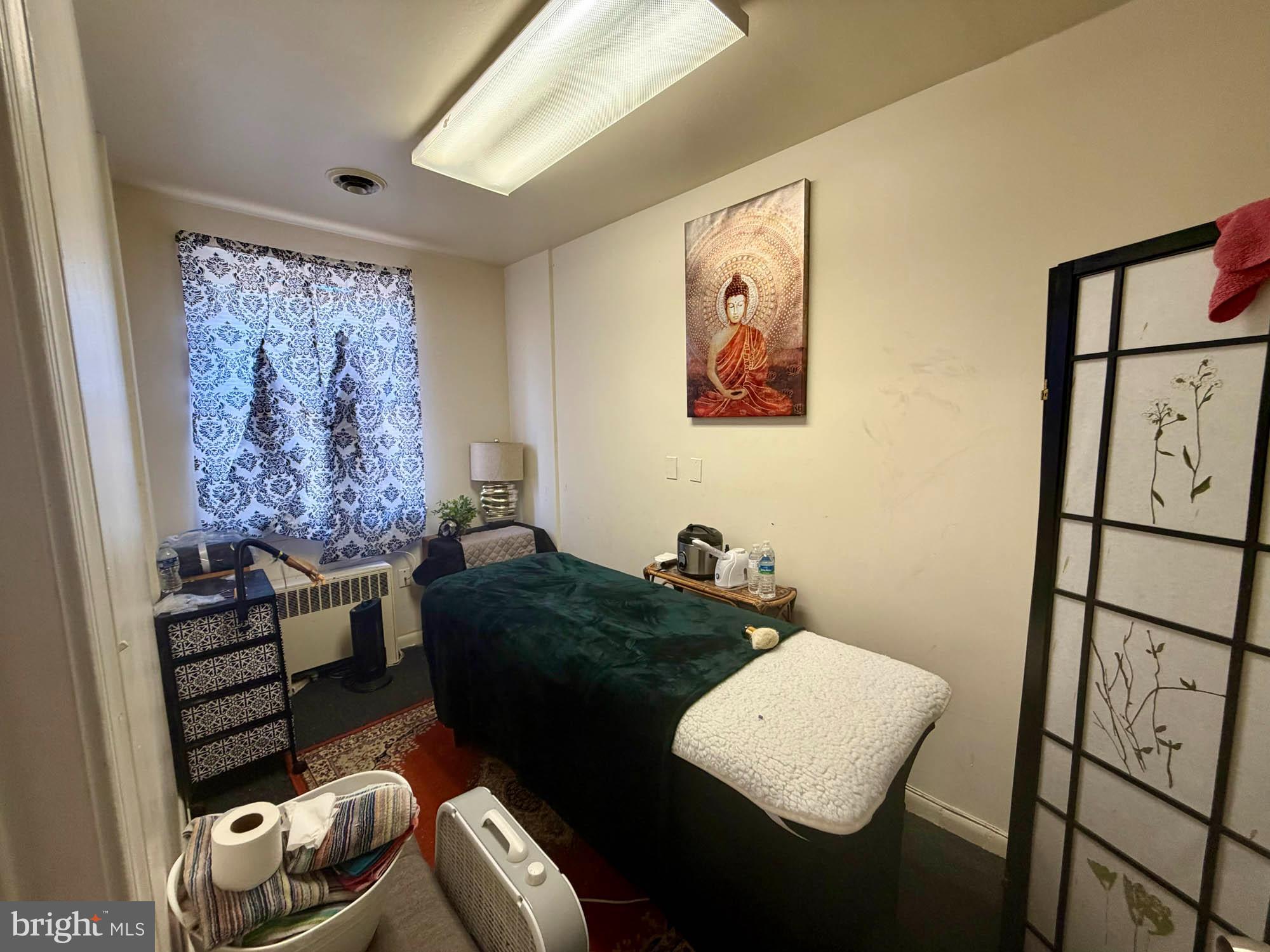 WINSTON GOVANS - Commercial Sale