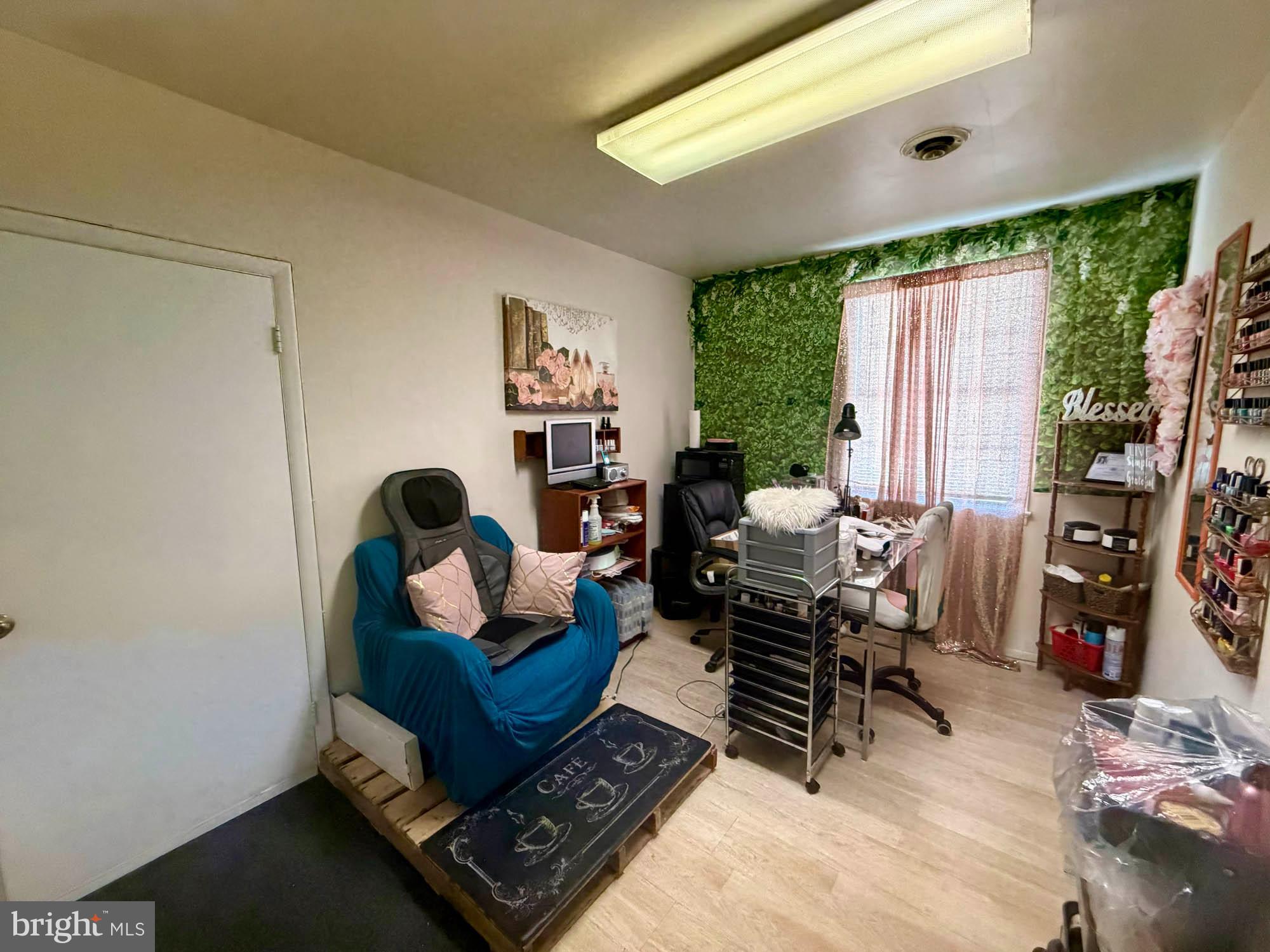 WINSTON GOVANS - Commercial Sale