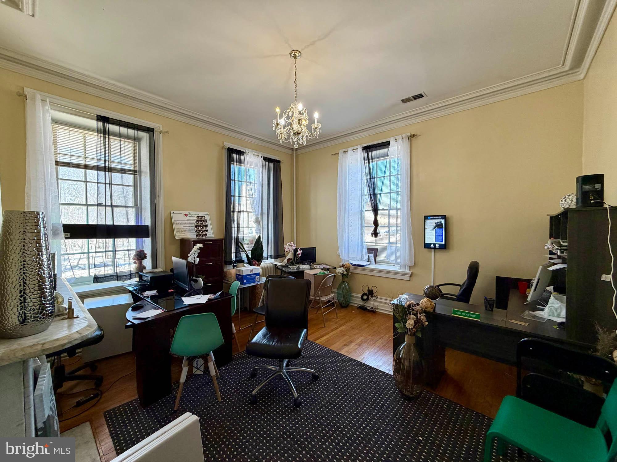 WINSTON GOVANS - Commercial Sale