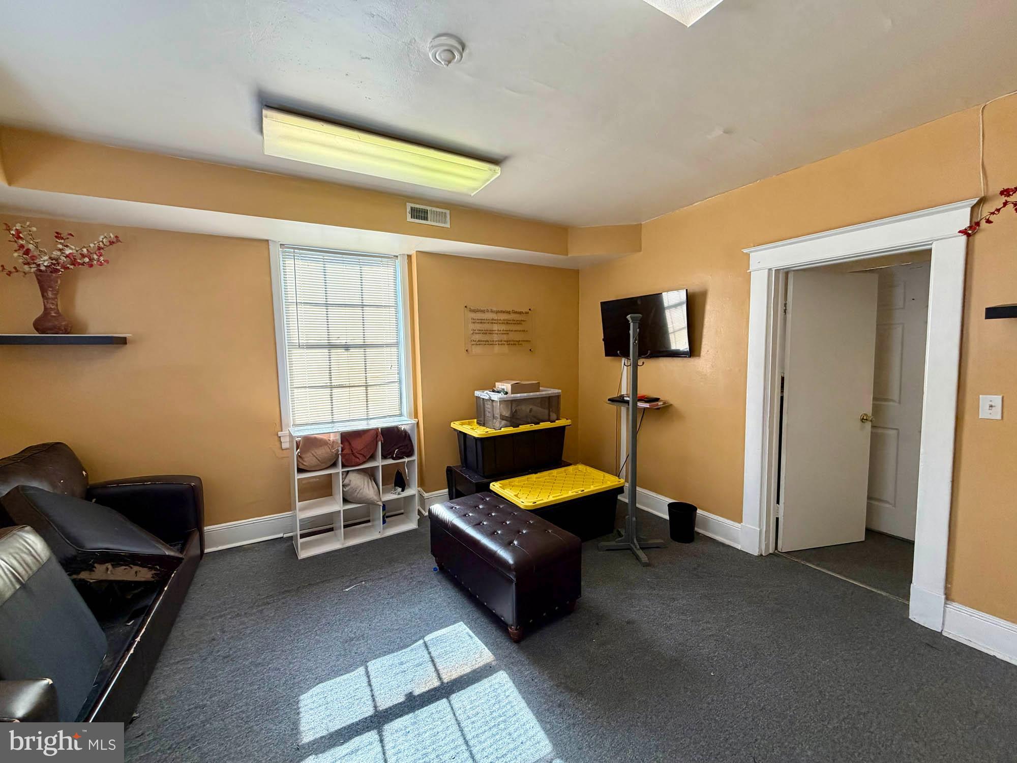 WINSTON GOVANS - Commercial Sale