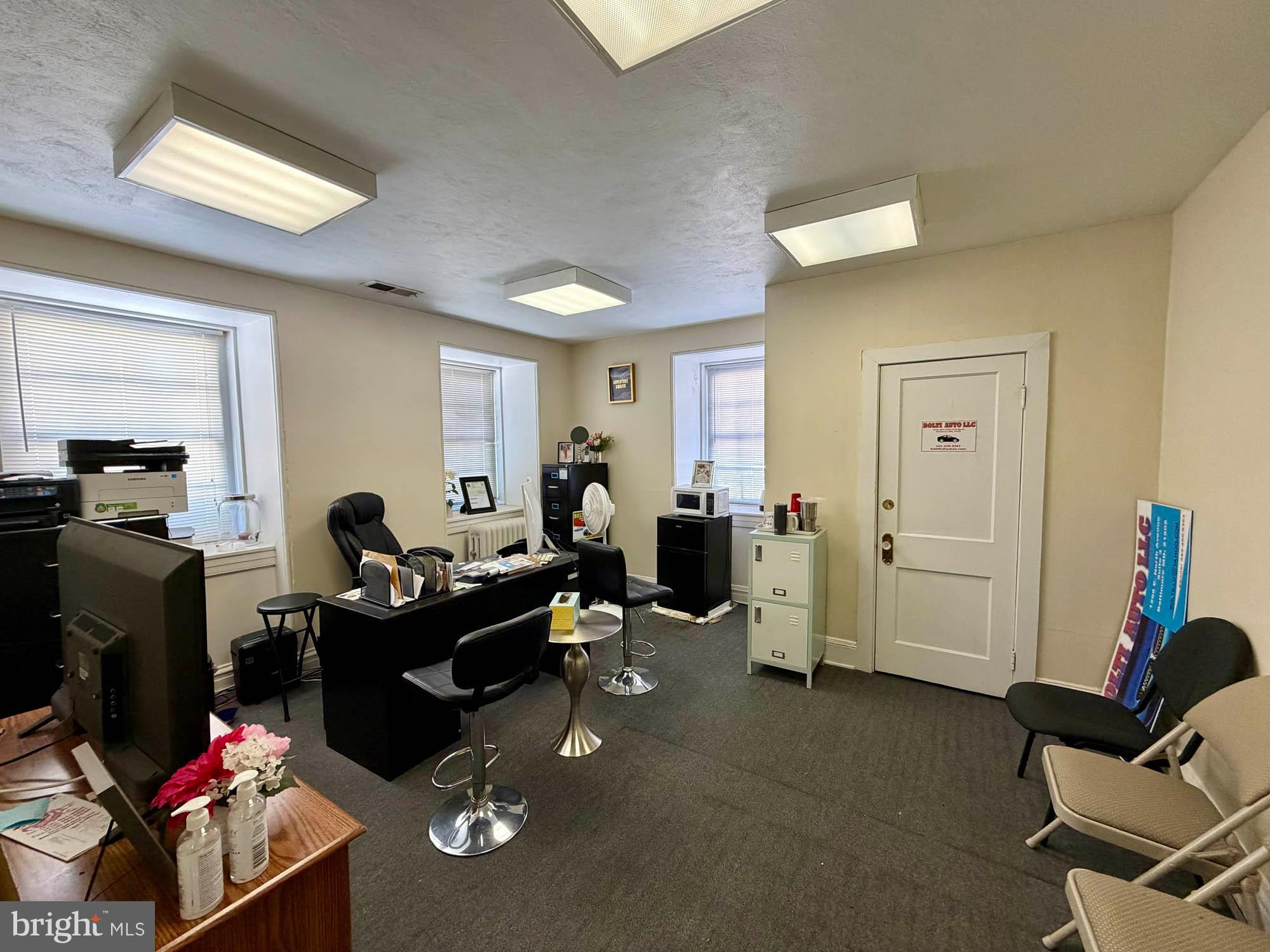 WINSTON GOVANS - Commercial Sale