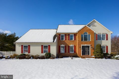 Photo of 395 Carter Moir Drive, Lancaster, PA 17601 (MLS # PALA2047040)