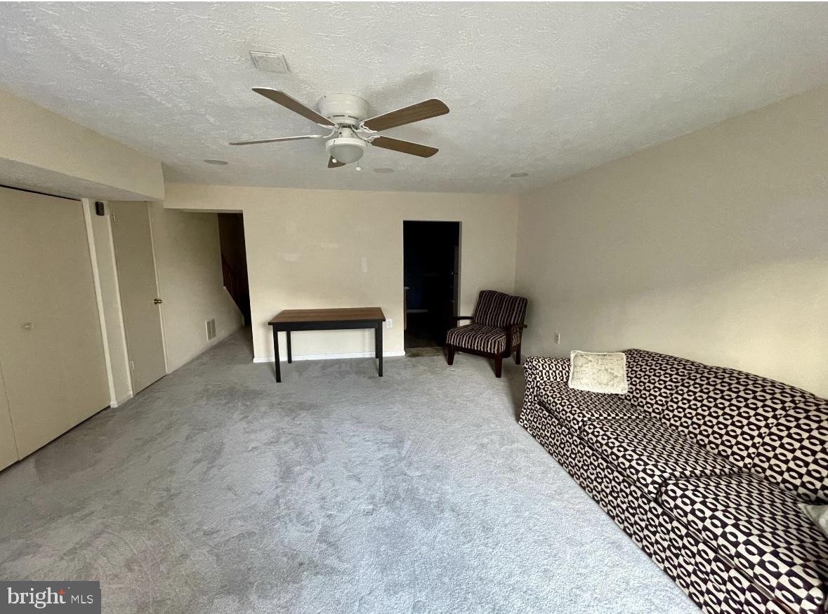 THE COLONY - Residential Lease