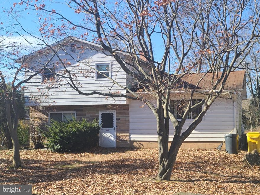 Single family split-level home on a large lot. Separate living and dining room, Hardwood floors on main level. 3/4 bedrooms, 1.5 bathroom.  4th bedroom  can  be used as an office or bedroom. Property sold As-Is .