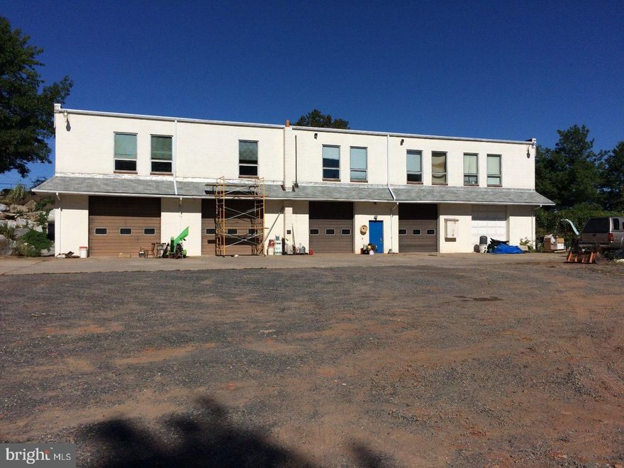 Commercial  Heated Garage Space , with office Area and Bathroom: 1 or 2 bays, Each bay is  20' x 40' with 12' ceilings and overhead Garage Door 10' & 12'  & Entrance door.  Yard Space &  a Combination of Garage Space is Available . 2 miles from Pennsylvania Turnpike, Kulpsville / Lansdale interchange.