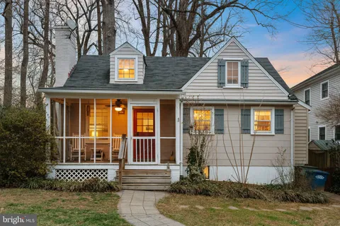 2835 Monroe Street, Falls Church, VA MLS: VAFX2225092