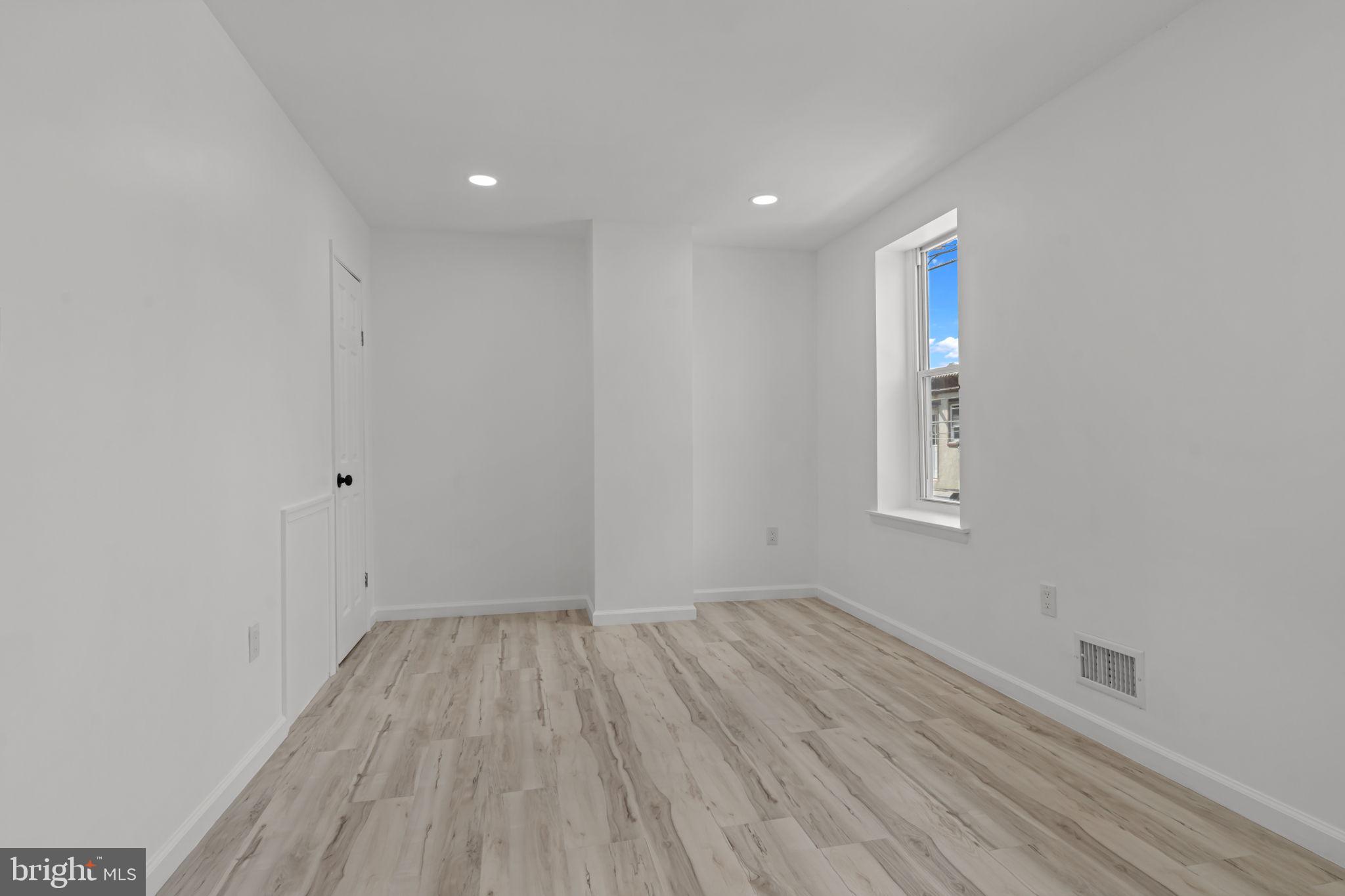 EAST KENSINGTON - Residential