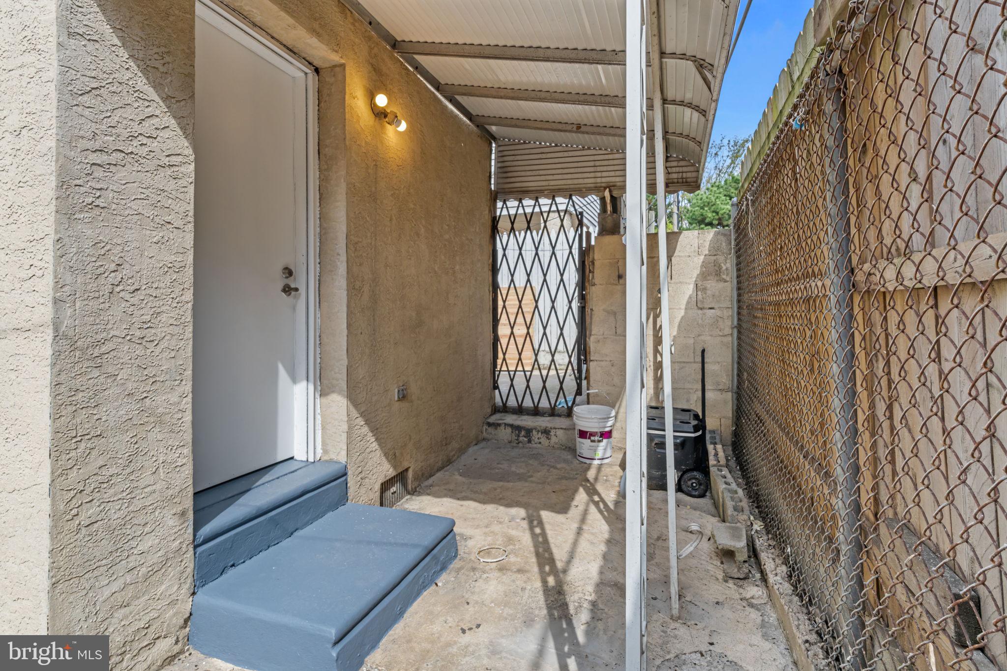 EAST KENSINGTON - Residential