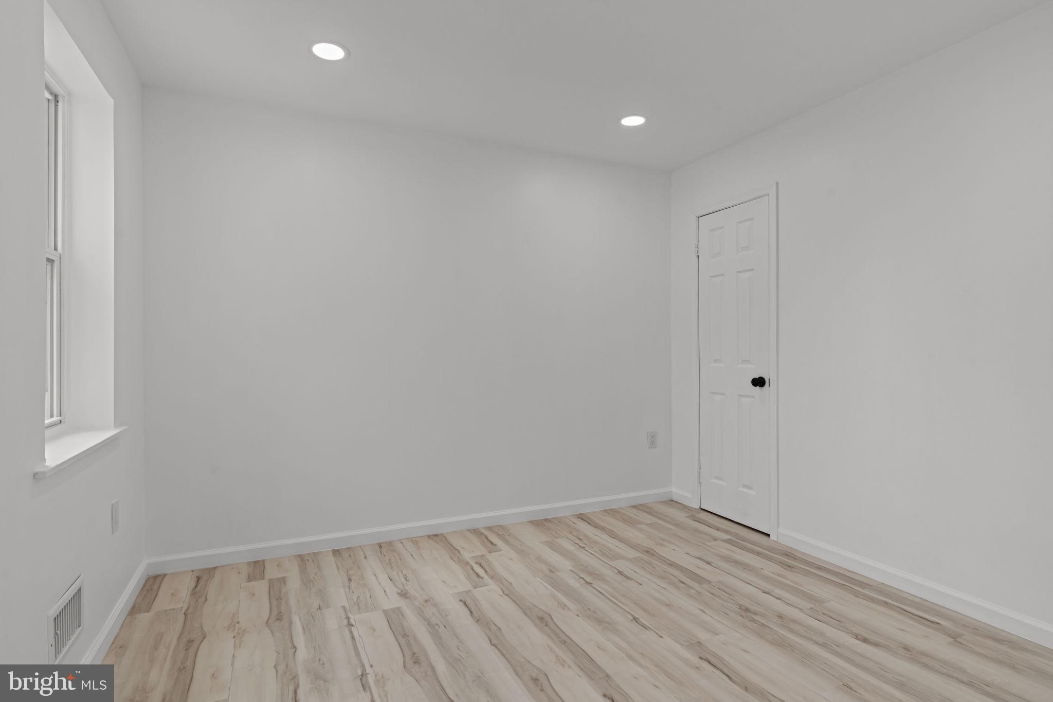 EAST KENSINGTON - Residential