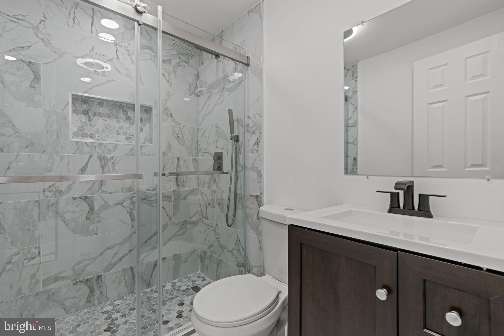 EAST KENSINGTON - Residential