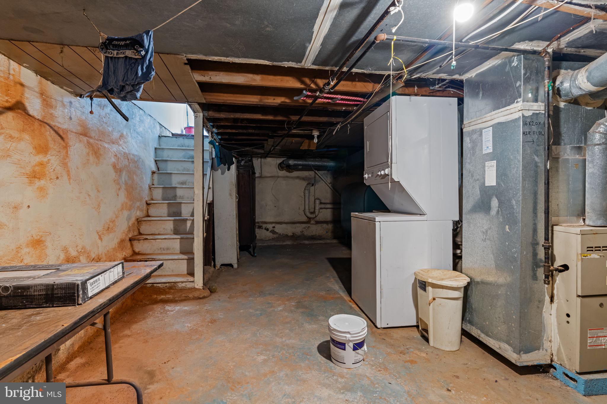 EAST KENSINGTON - Residential