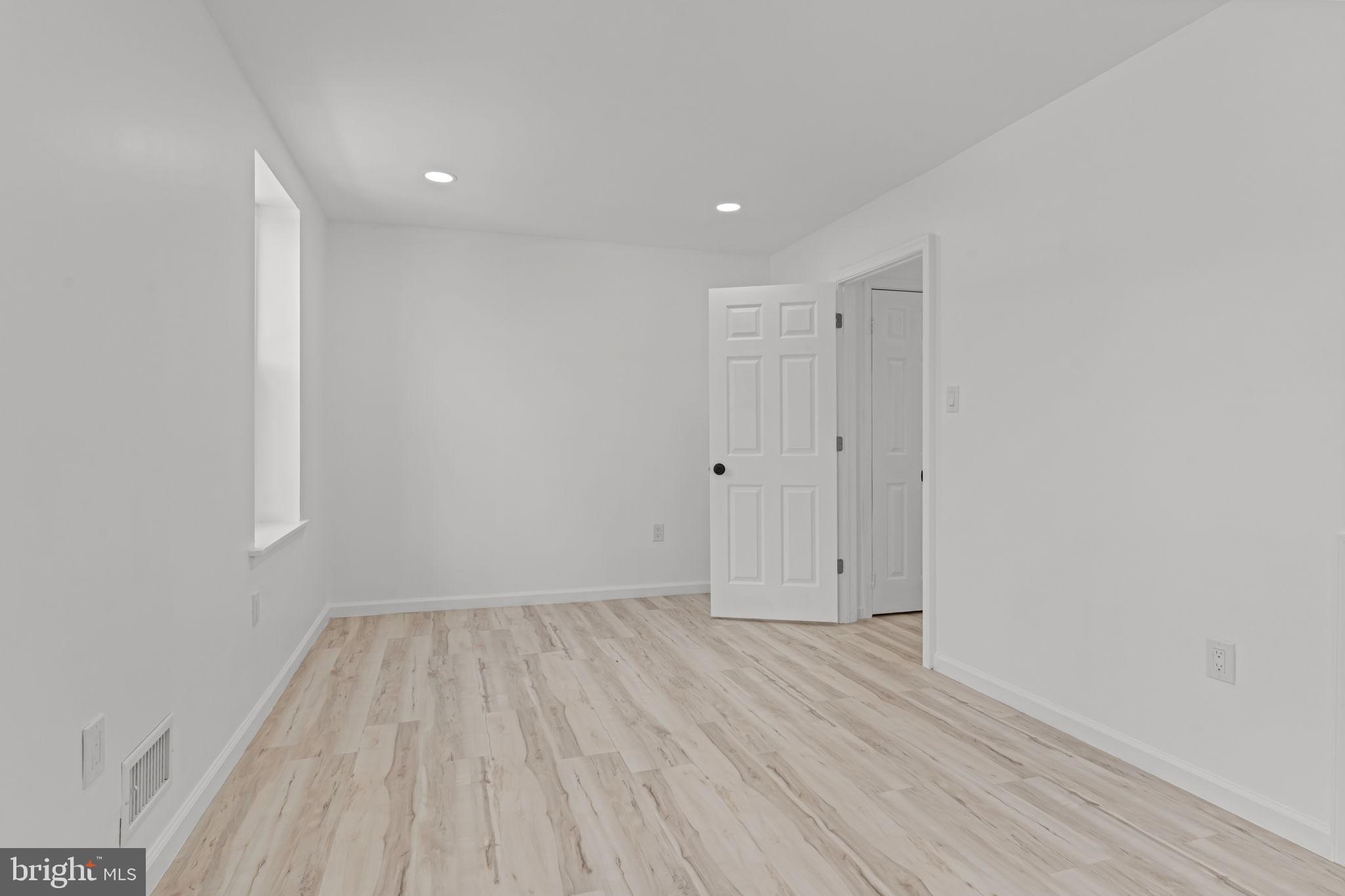 EAST KENSINGTON - Residential